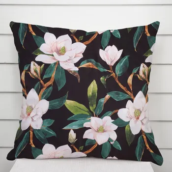 Povlak na dekorativní polštářek Bavlněný povlak na polštář Sandra SA-300 Květy magnolie na černém 40 x 40 cm