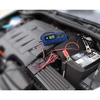 Autobaterie Pulzní nabíječka baterie do auta na 6V a 12V až do 120 Ah