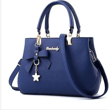 Kabelka Elegantní dámská kabelka s květinovým přívěskem | messenger taška - modrý