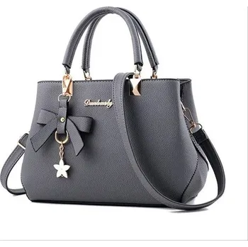 Kabelka Elegantní dámská kabelka s květinovým přívěskem | messenger taška - Šedá