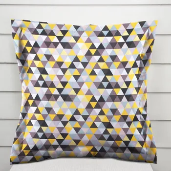 Povlak na polštářek Bavlněný povlak na polštář s lemem Sandra SA-218 Žluto-hnědo-růžové trojúhelníčky 50 x 60 cm