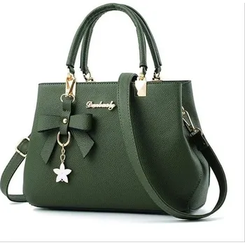 Kabelka Elegantní dámská kabelka s květinovým přívěskem | messenger taška - zelený