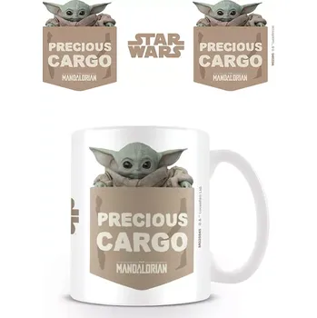 CurePink Bílý keramický hrnek Star Wars Hvězdné války TV seriál The Mandalorian Precious Cargo mladý Yoda 315 ml