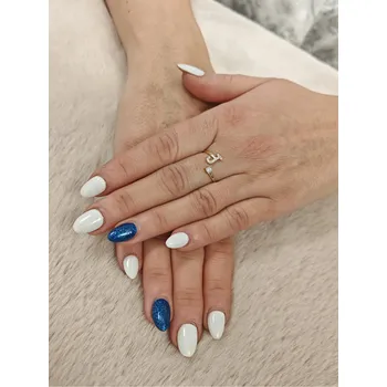 Prsten Zlatý dámský prsten písmenko J Velikost prstenu: 57, Váha: 1,13 g, Ryzost: 14kt (585/1000)