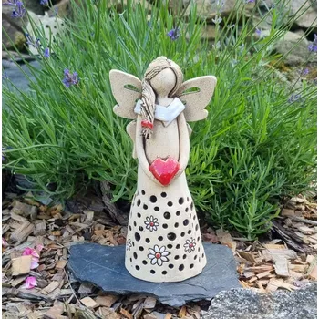 Keramický anděl s červeným srdcem Velikost: 20 cm