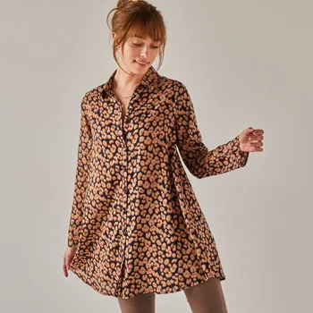 Dámské tričko Rozšířená tunika s potiskem zvířecí srsti černá/hnědošedá 40