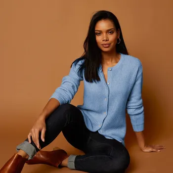 Dámský svetr Propínací svetr s perleťovými knoflíčky levandulová 46/48