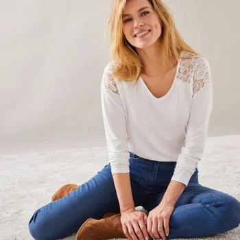 Dámské tričko Tričko s výstřihem do V a krajkovými vsadkami bílá 42/44