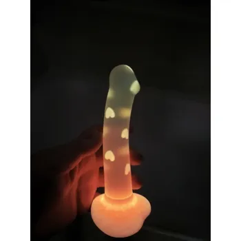 Dildo RealGrip Luminiscenční dildo se srdíčky
