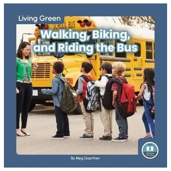 Living Green: Walking, Biking and Riding the Bus - Gaertner, Meg [EN] (2022, Brožovaná, North Star Editions)