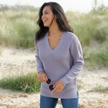 Dámský svetr Dlouhý pulovr s výstřihem do V a hladkým vzorem lila 34/36