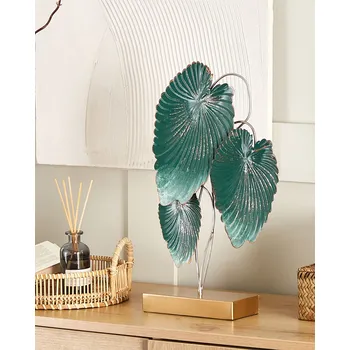 Dekorativní ozdoba zlatá a modrá kovová 44 cm na podstavci ve tvaru listů dekorativní doplňky Beliani