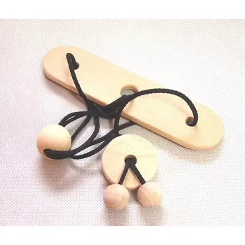 Hlavolam Dřevěný hlavolam uzel na desce