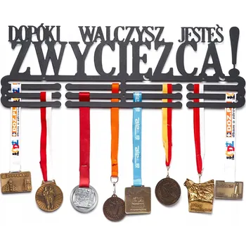 Věšák Dokud Bojuješ #2 ČERNÝ Věšák na medaile 60 cm