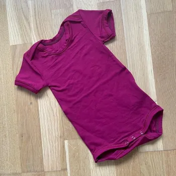 Bambusové body krátký rukáv - vínová, Duomamas Velikost: 68