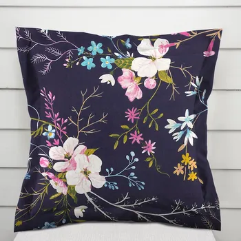 Povlak na polštářek Bavlněný povlak na polštář s lemem Sandra SA-557 Modro-růžové kvítí na tmavě modrém 40 x 40 cm