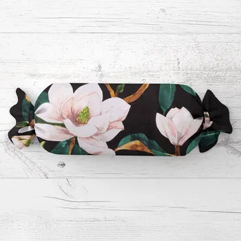 Dekorativní polštářek Polštář válec bonbon Sandra SA-300 Květy magnolie na černém 15x40 cm