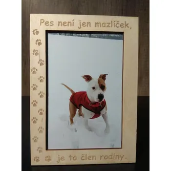 Dřevěný stojatý fotorámeček D-decor - Pes není jen mazlíček, je to člen rodiny.