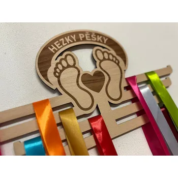 Věšák Hezkypěšky Věšák na medaile - originál Hezky pěšky