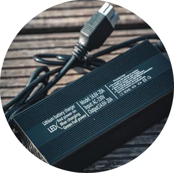 Nabíječka autobaterie Voltacase Nabíječka 12V 20A