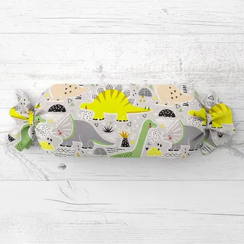 Dekorativní polštářek Dětský polštář válec bonbon Sandra SA-564 Dinosauři a brontosauři na šedém 15x40 cm