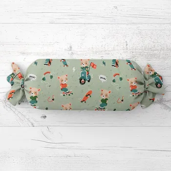 Dekorativní polštářek Dětský polštář válec bonbon Sandra SA-468 Méďové na motorkách na zeleném 15x80 cm