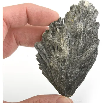 Přírodní kámen Krystal kyanit disten černý 60g