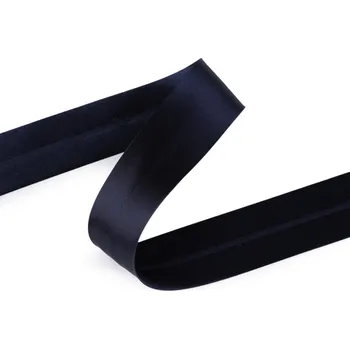 Šikmý proužek saténový šíře 30 mm zažehlený