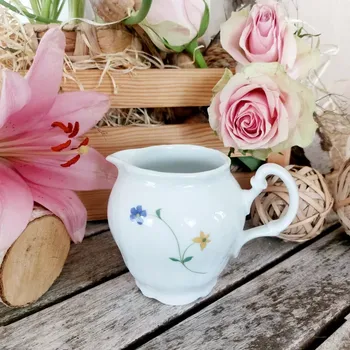 Konvice na čaj BERNADOTTE mlékovka 250 ml, modrožluté kytičky, Thun 1794 (Porcelánová mlékovka 2. jakost)