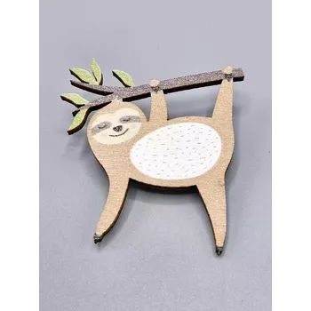 Brož Lenochod - dřevěná brož