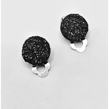 Náušnice Klipsové náušnice s efektním třpytivým povrchem v černé