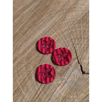 Knoflík Knoflík zdobený květem barva červená