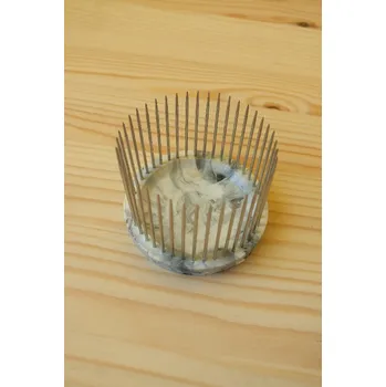 Jehlová poklopka na matku