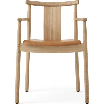 Jídelní židle Audo Copenhagen, Židle Merkur černý dub s područkami kožený sedák koňakově hnědá - Formadore