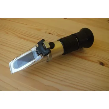 Refraktometr na měření vody v medu