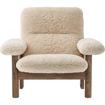 Křeslo Audo Copenhagen, Křeslo Brasilia Sheepskin na ořechových nožkách bílé - Formadore