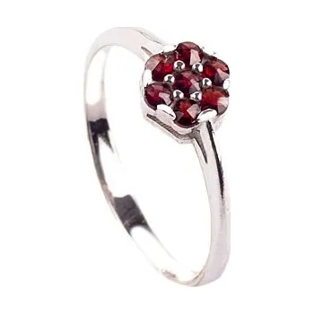 Prsten granát - stříbrný prsten - květina (3204) Velikost: 60, povrchová úprava: rhodiované