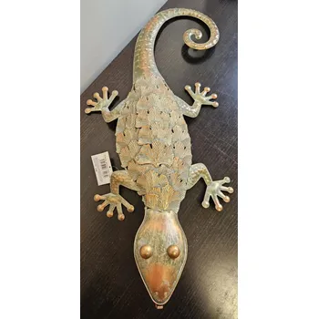 Kovová ještěrka – zahradní dekorace ve stylu metalických odstínů