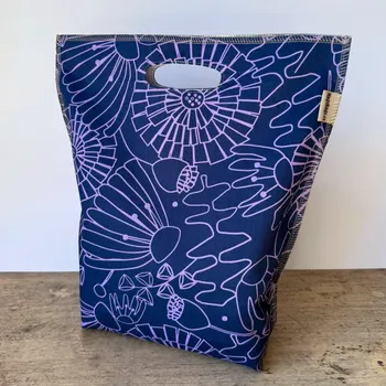 Jídlonosič Obědová taška velká - fialové květy Nerida Hansen Magsbags.cz