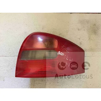 Zadní světlomet Zadní pravé světlo Audi A6 Sedan - 4B5945096 , 4B5 945 096