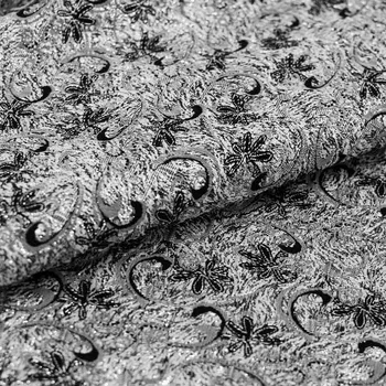 Brokát 22744 šedo-černý, stříbrné květy, š.150