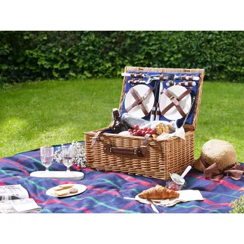 Piknikový koš Piknikový koš pro 4 osoby přírodní proutí sada příborů talíře sklenice na víno vývrtka chladicí taška deka Beliani