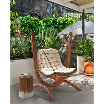 Dřevěná zahradní houpačka hnědá modřínové dřevo světle béžové polyesterové sedadlo zahradní nábytek rustikální styl Beliani
