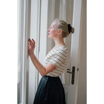 Černá saténová gumička scrunchie