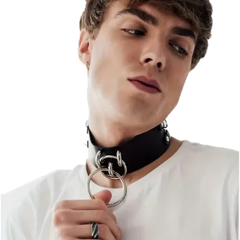 Obojek z PU kůže s nýty a velkým kroužkem