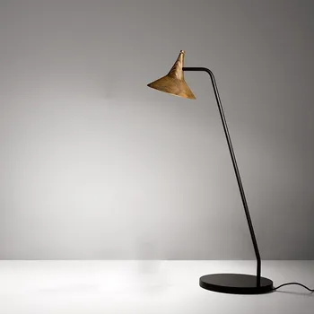Lampička Artemide Unterlinden, mosazná stolní lampa s texturou dřeva, 9W LED 3000K, výška 51,6cm