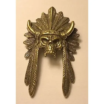 Lebka s chocholem 3D odznak na šroubek mosaz