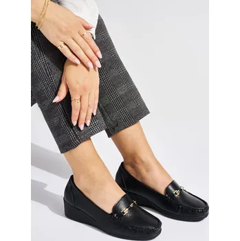 Dámské mokasíny Černé dírkované mokasíny na nízkém klínku VRA-765NE Velikost: 40