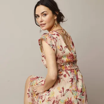 Dámské šaty Krátké šaty s efektem překřížení béžová/růžová 38