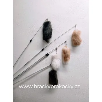 Hračka pro kočku Králičí tlapka na teleskopu